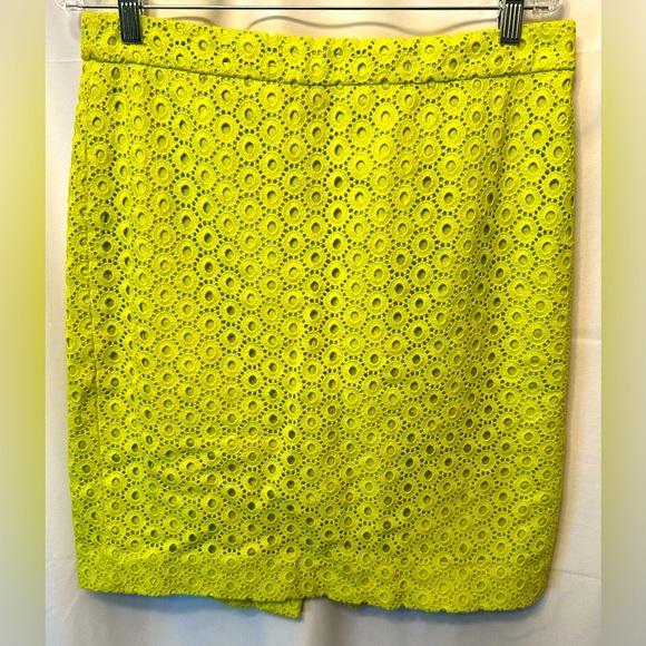 J. Crew Kiwi Green Eyelet No. 2 Pencil Skirt Size 8 Zip Back Clasp - Picture 1 of 11